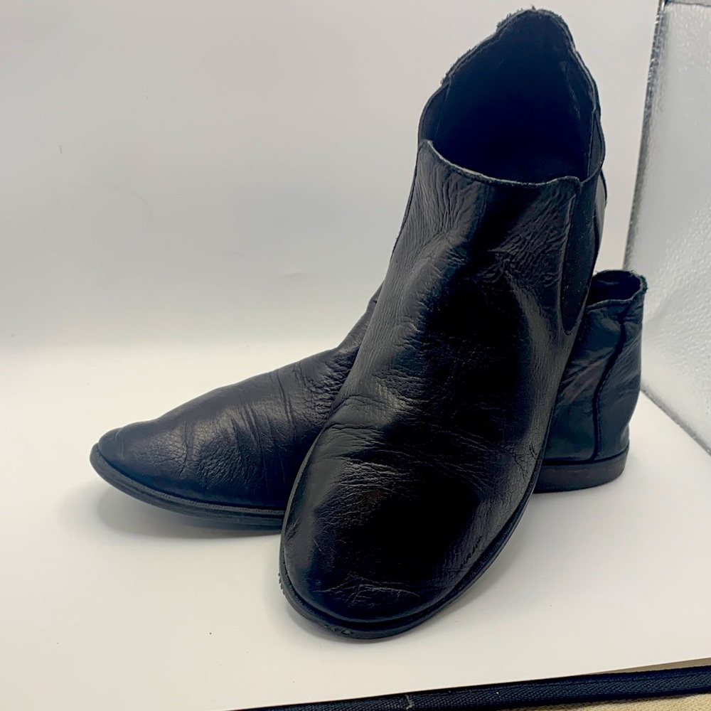 Kenneth Cole Reaction Black Ankle Booties